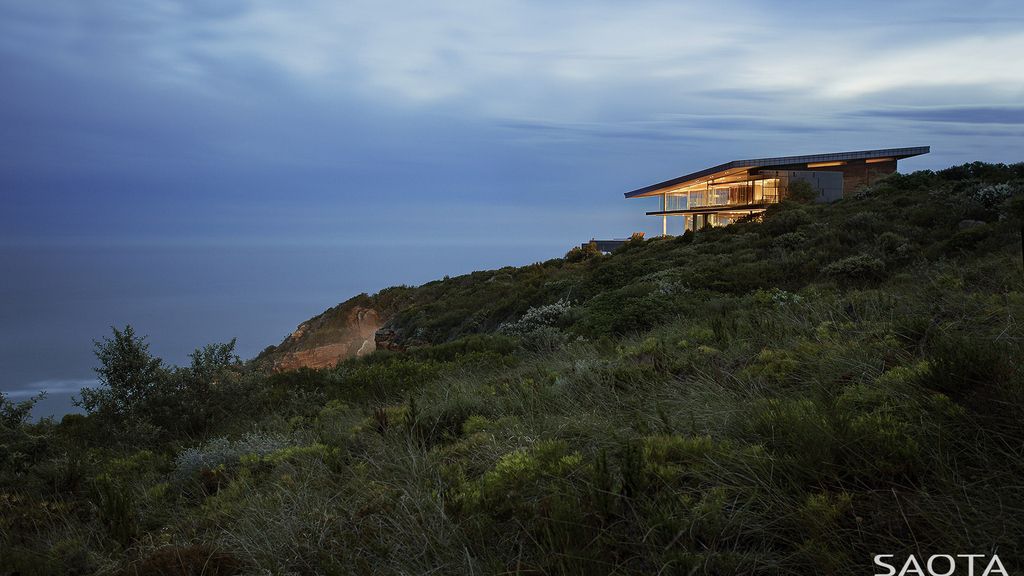 Cove 3 maintains seamless connection with landscape & Ocean by SAOTA