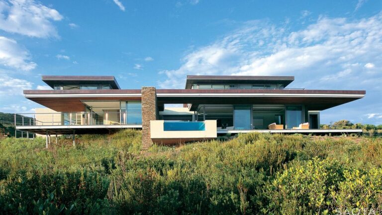 Cove 6 Offers Spectacular Views of Sea and Rocky Landscape by SAOTA