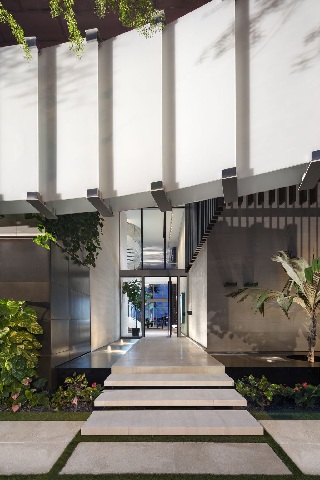 Dilido House, a Picturesque House Brings Sophistication to Miami’s Coast