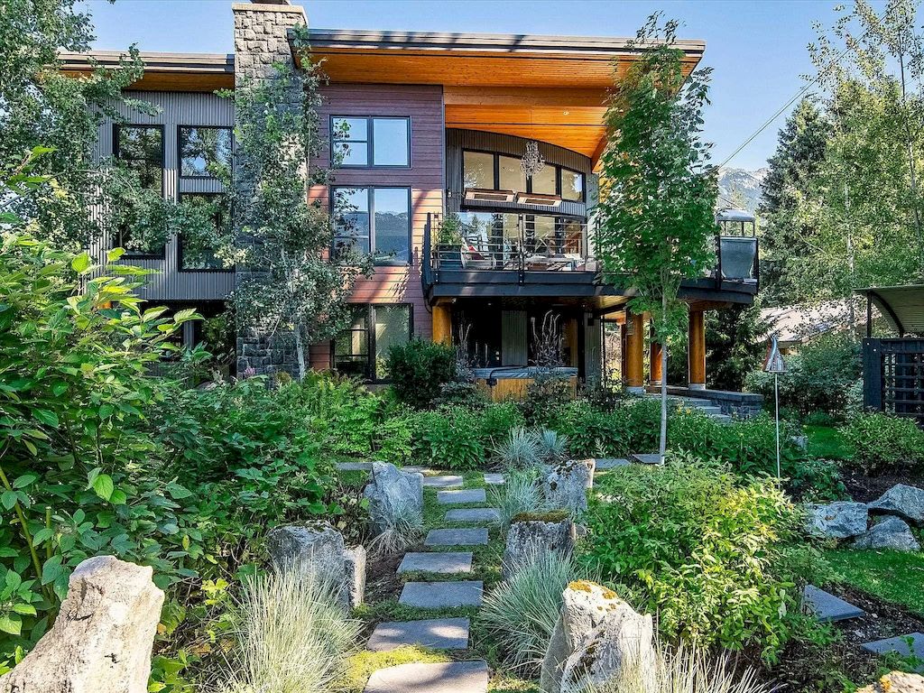 The Exceptional Riverside Home in Whistler is a beautiful home now available for sale. This home is located at 7205 Fitzsimmons Rd S, Whistler, BC V0N 1B7, Canada