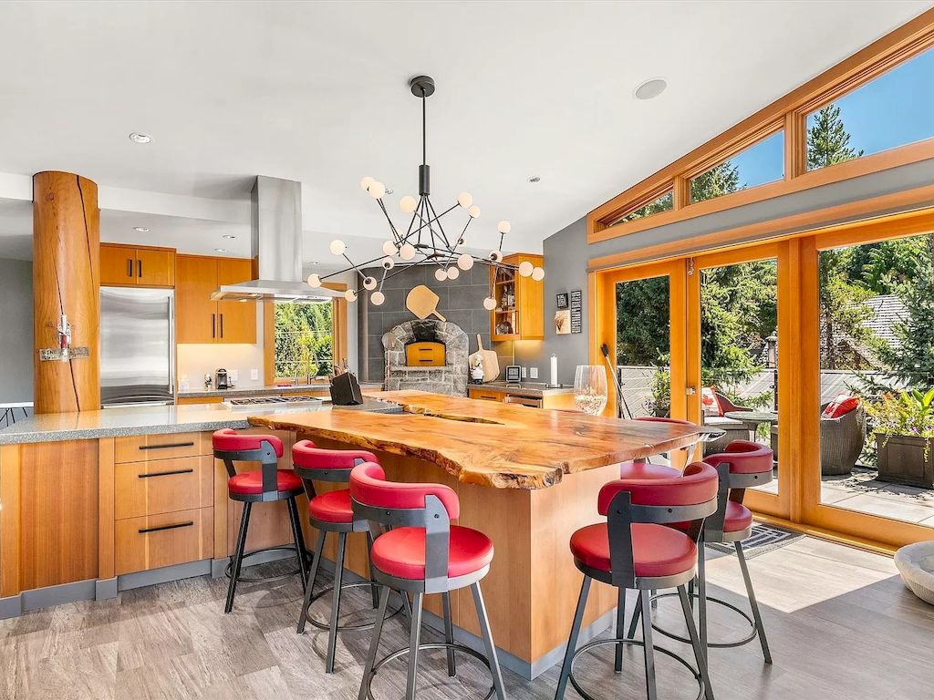 Exceptional-Riverside-Home-in-Whistler-First-Time-Available-for-C6249000-7