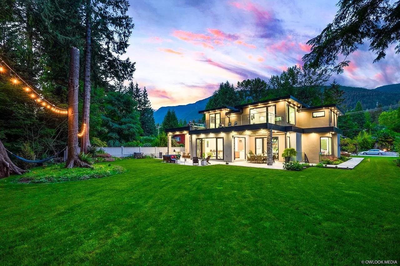 Featuring-Open-Concept-Living-This-C5898000-Edgemont-Estate-Home-is-a-truly-Paradise-23