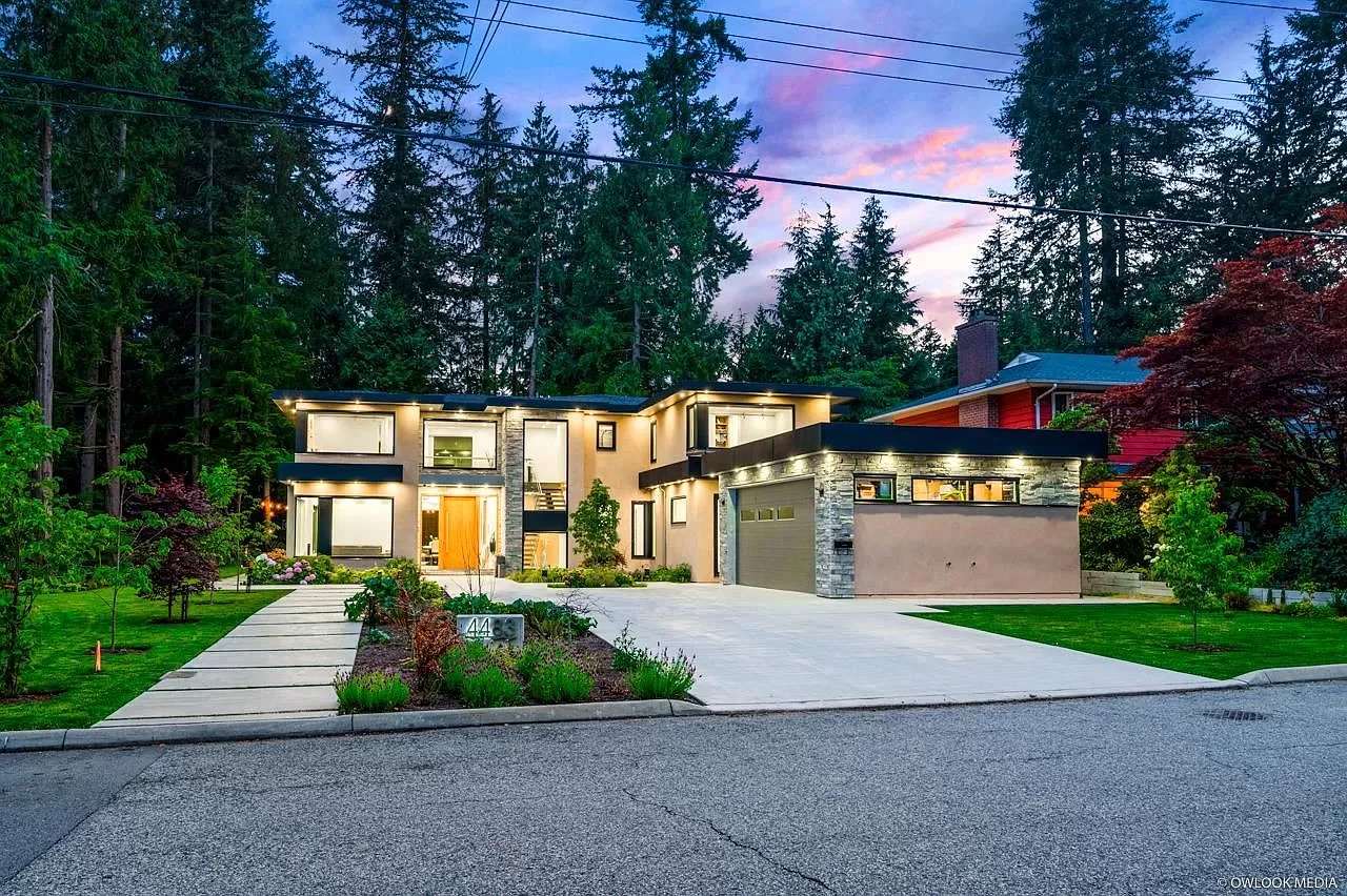 Featuring-Open-Concept-Living-This-C5898000-Edgemont-Estate-Home-is-a-truly-Paradise-4