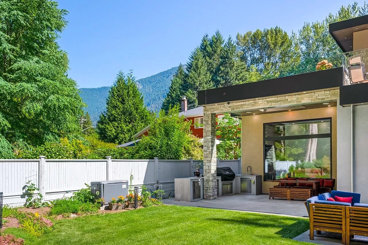 Featuring-Open-Concept-Living-This-C5898000-Edgemont-Estate-Home-is-a-truly-Paradise-5