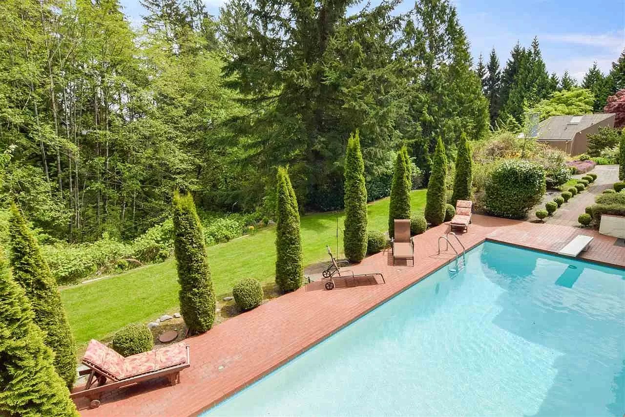 Filling-the-Glitz-and-Glamour-of-Hollywood-Past-West-Vancouver-House-Asks-for-C5988000-21