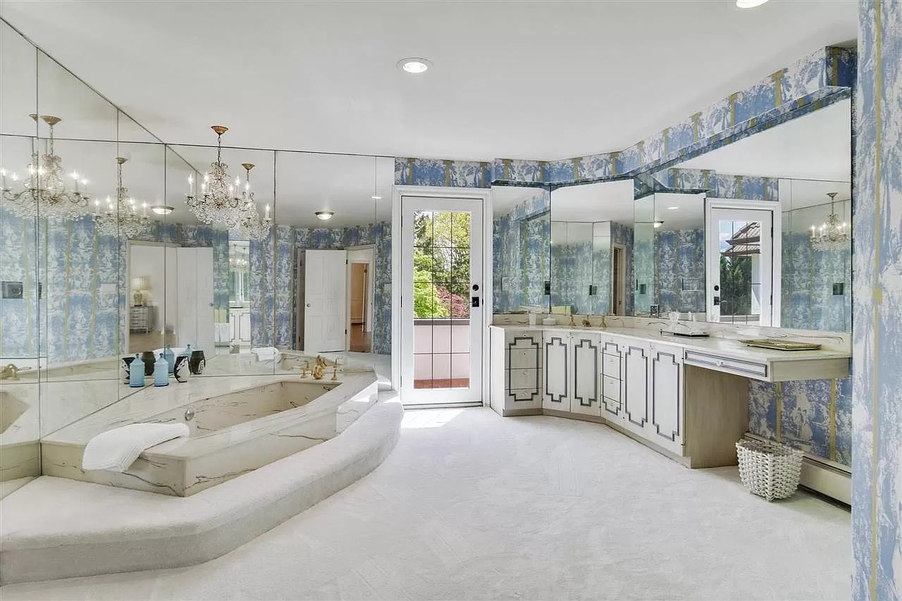 Filling-the-Glitz-and-Glamour-of-Hollywood-Past-West-Vancouver-House-Asks-for-C5988000-22
