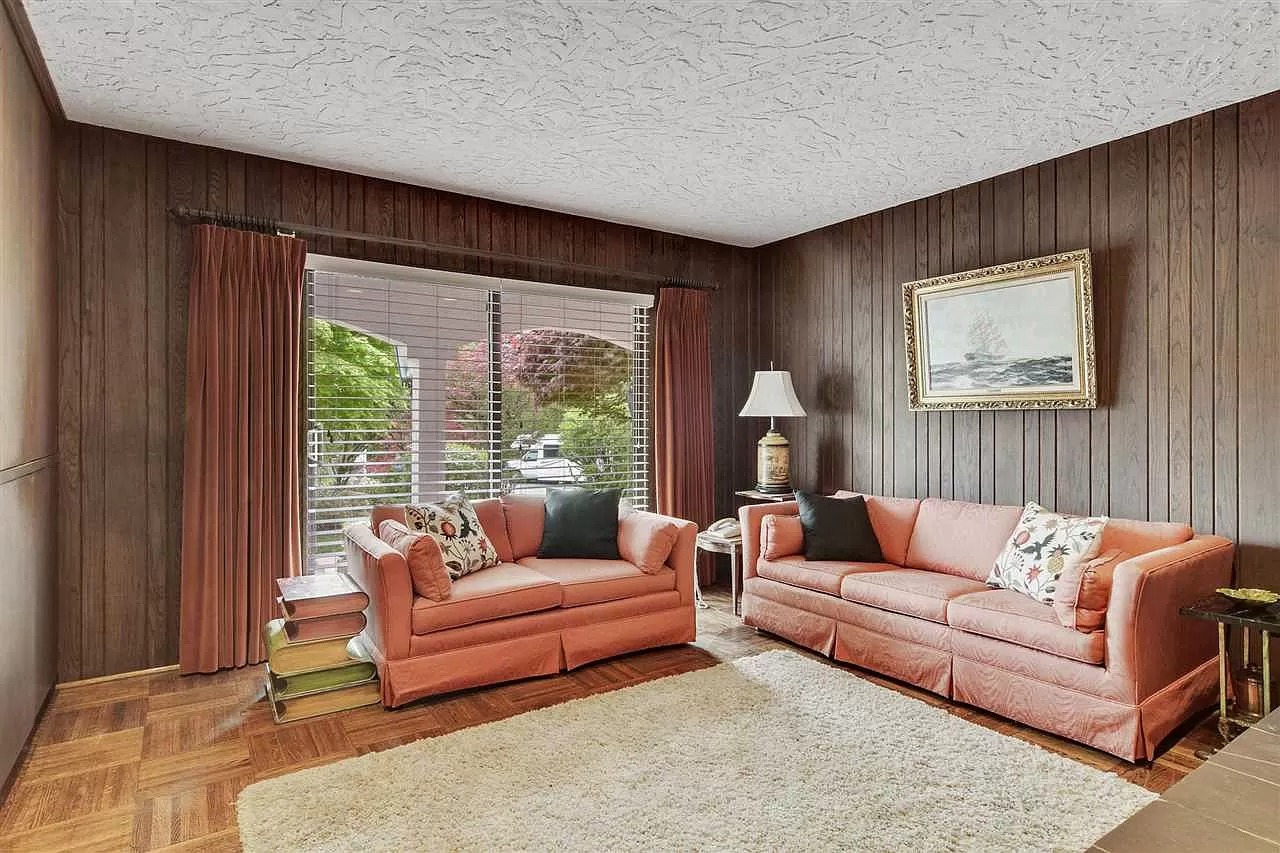 Filling-the-Glitz-and-Glamour-of-Hollywood-Past-West-Vancouver-House-Asks-for-C5988000-8