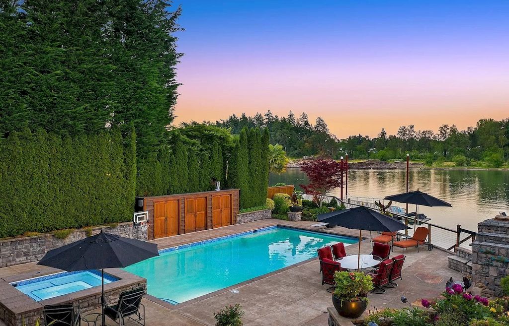The House in Lake Oswego, Oregon is an Exclusive riverfront home now available for sale. This home is located at 12790 S Fielding Rd, Lake Oswego, Oregon