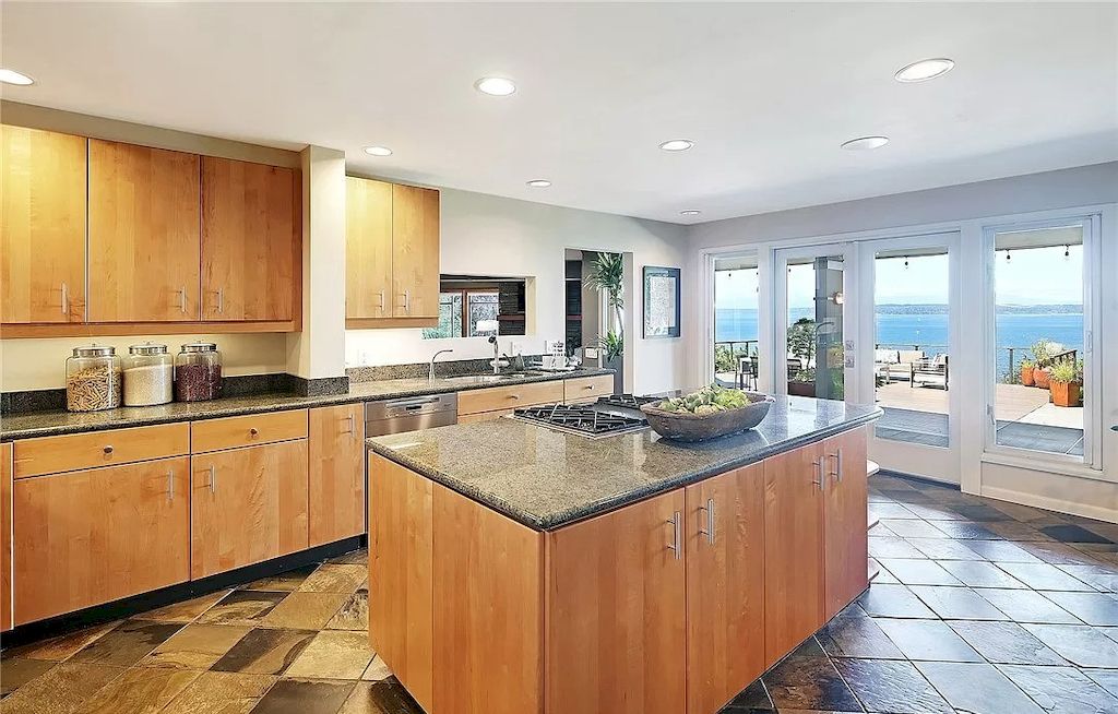 Like-Urban-Oasis-with-Spectacular-Mountain-Views-House-in-Seattle-Listing-at-3475000-22