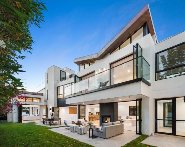 Magnificent Contemporary Home in Santa Monica with Perfect Blend of Modern Architecture and Technology Asking $7,500,000