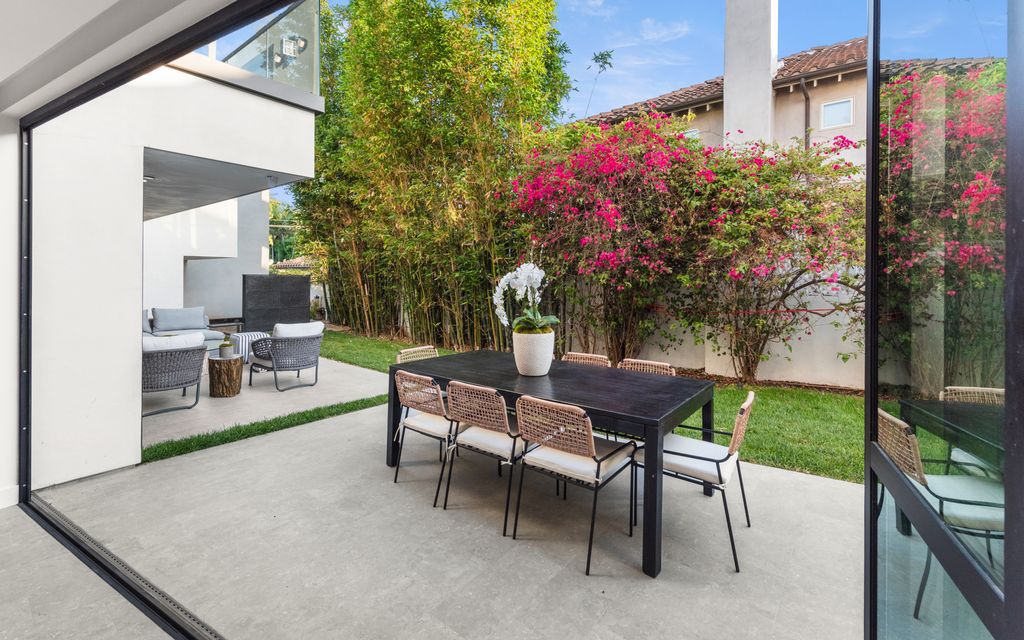The Home in Santa Monica is a magnificent contemporary style estate with perfect blend of modern architecture, design, and technology now available for sale. This home located at 218 Alta Ave, Santa Monica, California