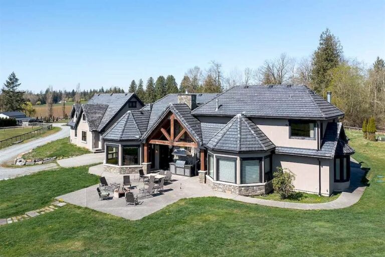 Offering 31,35 Acres of Rolling Hills, Gorgeous Views, This Fantastic House in Langley Sells for C$7,800,000