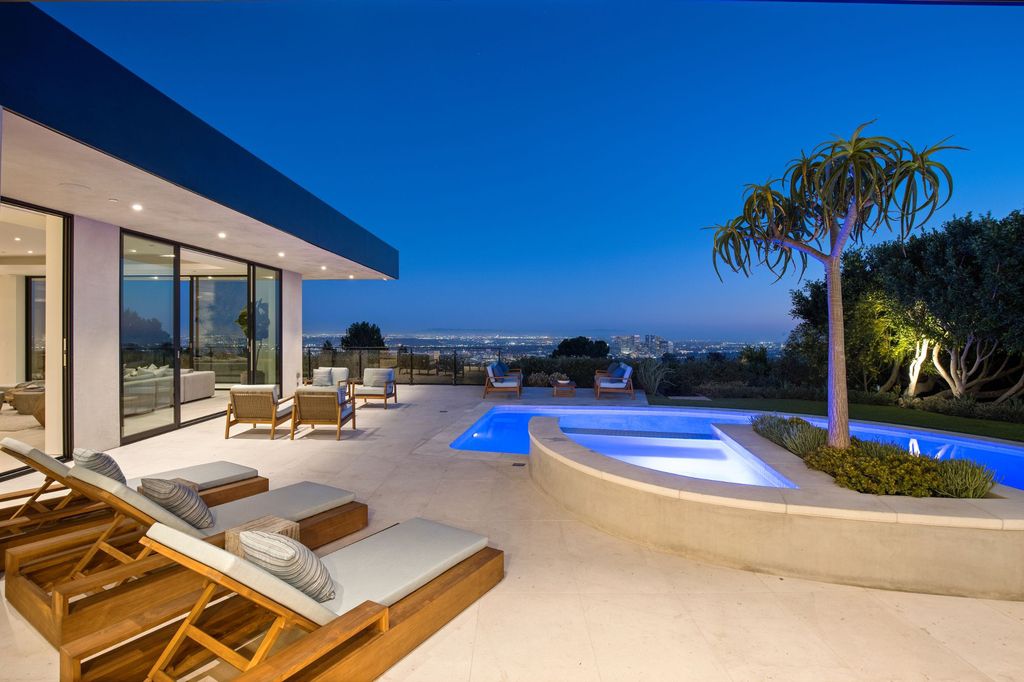 One-of-A-Kind-Hillside-Home-in-Beverly-Hills-with-Captivating-City-Views-asking-for-12995000-4