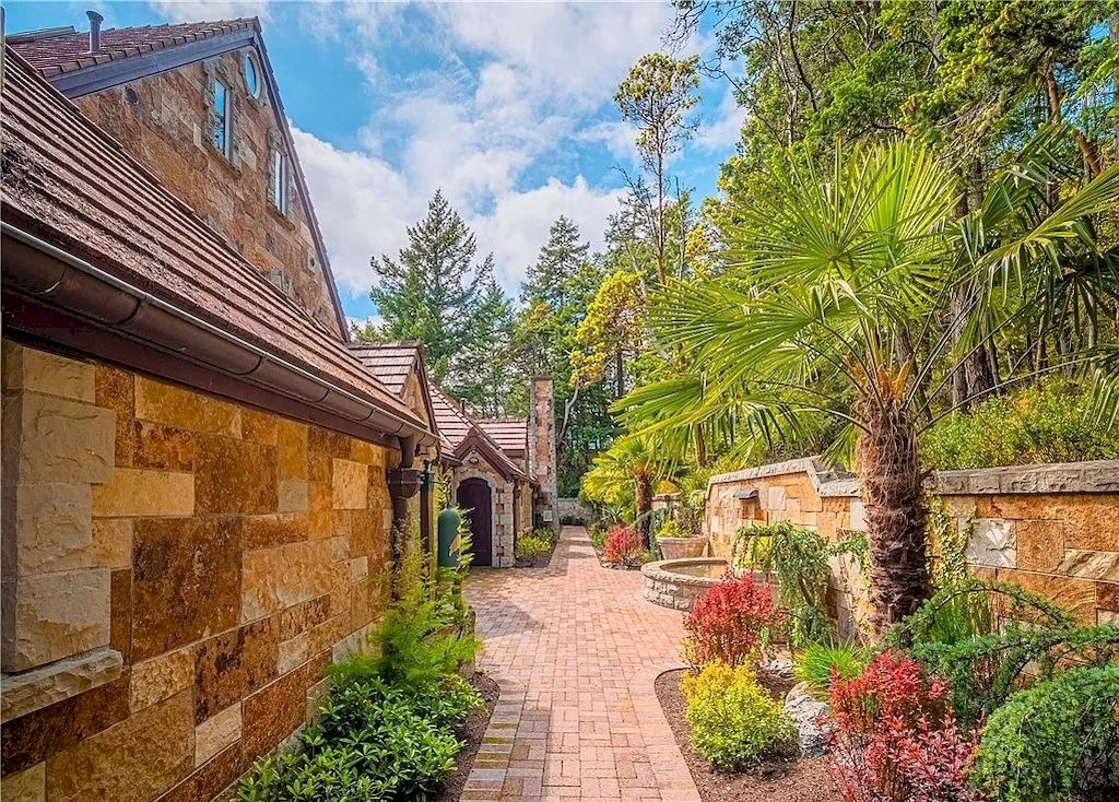 Secluded-Waterfront-Stone-Mansion-in-Washington-Sells-for-4389500-15
