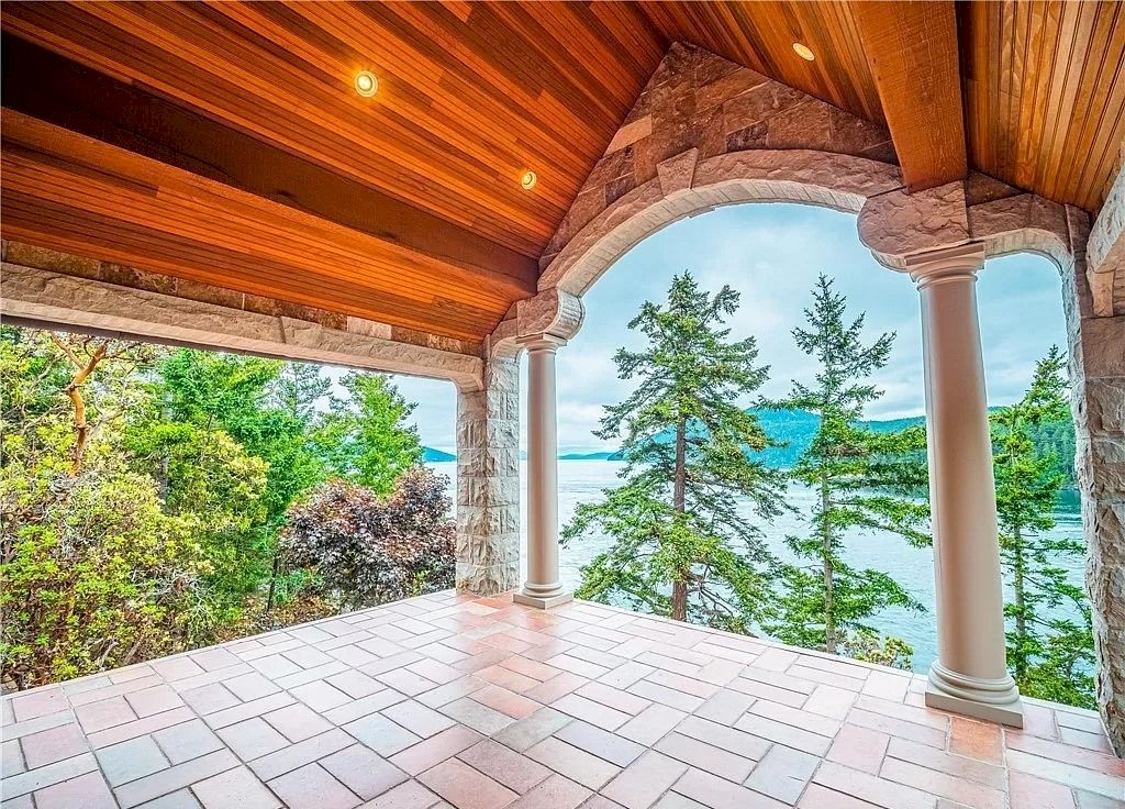 Secluded-Waterfront-Stone-Mansion-in-Washington-Sells-for-4389500-18