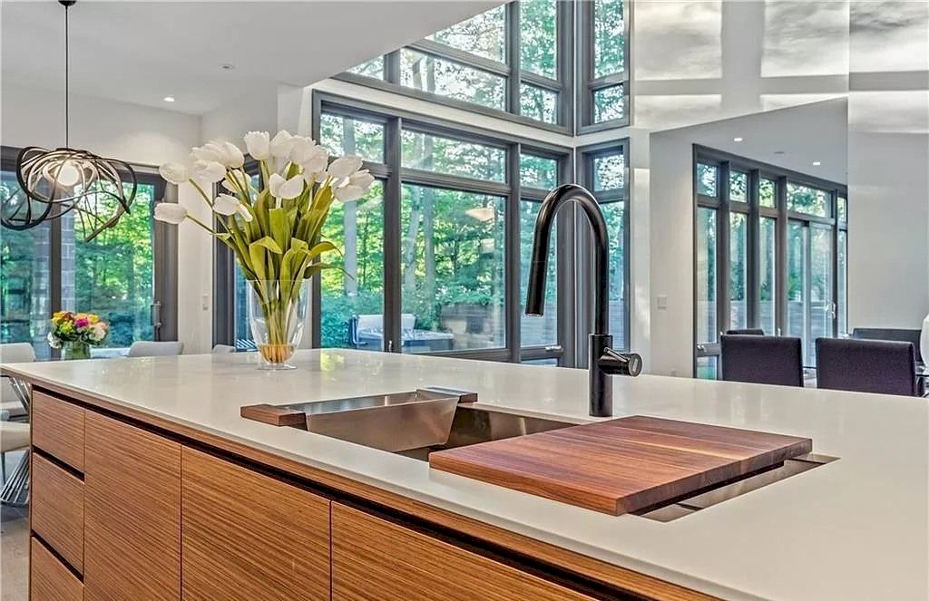 The Spectacular Custom Built Home in Mississauga is a state-of-the-art design home now available for sale. This home is located at 267 Kenollie Ave, Mississauga, ON L5G 2J1, Canada