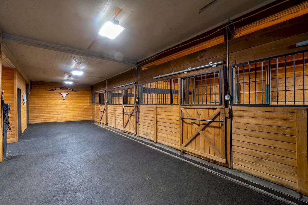 The Spectacular Gated Equestrian Estate in Oregon is an amazing home now available for sale. This home is located at 23770 Dodds Rd, Bend,  Oregon