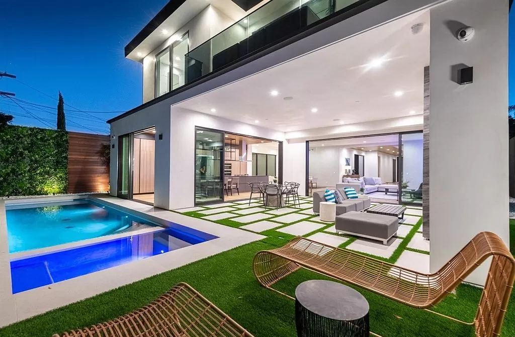 The Los Angeles Home is a new construction in the heart of Beverly Grove, designed and built by Arzuman Brothers now available for sale. This home located at 812 N La Jolla Ave, Los Angeles, California