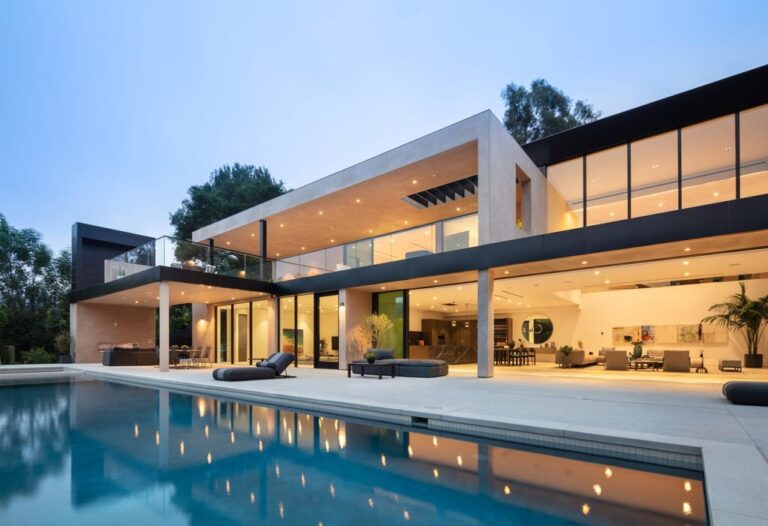 This $10,750,000 Newly Modern Home in Beverly Hills comes with the Finest of Materials and an Innovative Design