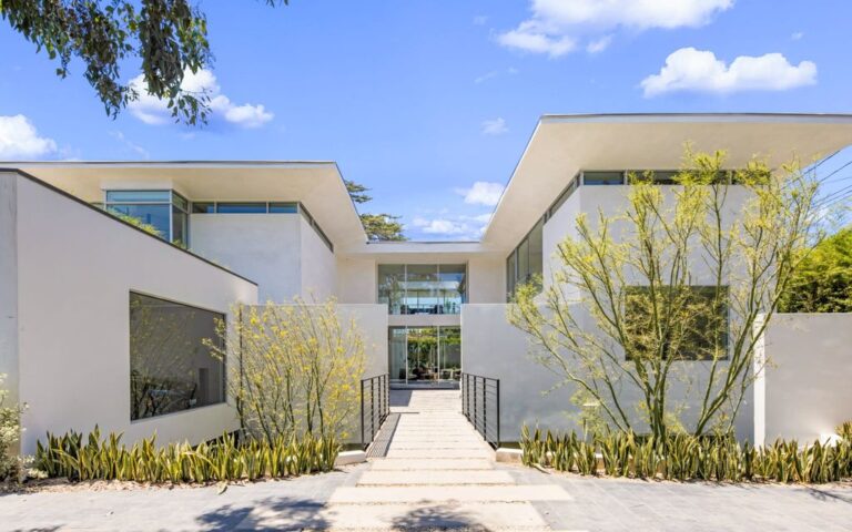 This Modern Mansion in Santa Monica completed with The Highest Luxury Standard