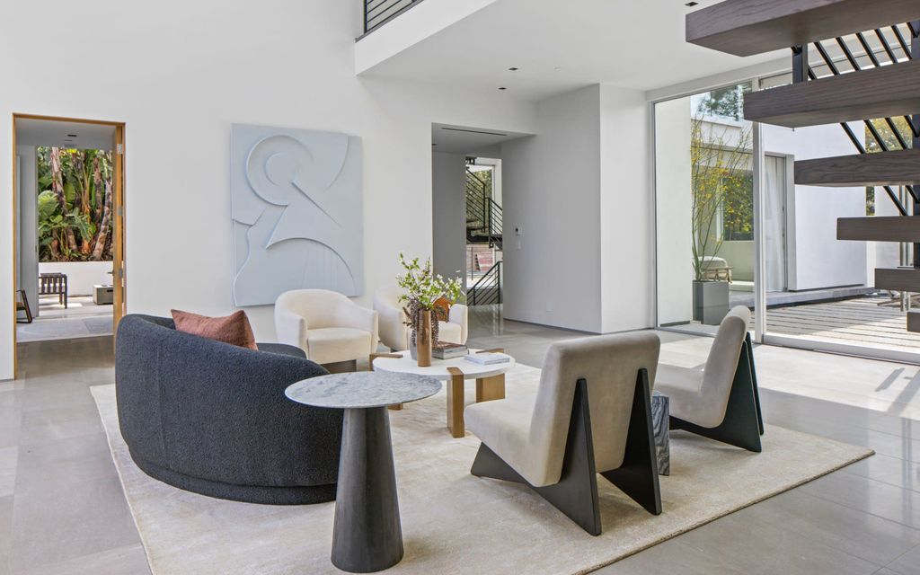 The Mansion in Santa Monica is an exquisite contemporary estate exudes seclusion, wellness, and best-in-class design now available for sale. This home located at 835 San Vicente Blvd, Santa Monica, California