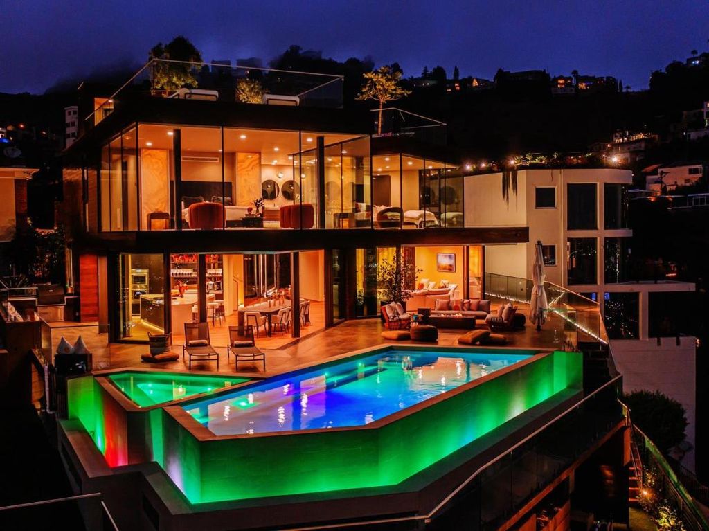 The Hollywood Hills Home is a brand new luxurious property offers a unique architectural, visual and lifestyle experience now available for sale. This home located at 8542 Hollywood Blvd, Los Angeles, California