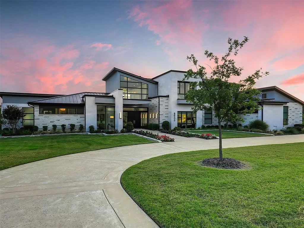 The Texas Modern Home is a light and bright home is designed for entertaining with soaring 2 story ceiling & floating staircase now available for sale. This home located at 8605 Amen Cor, Flower Mound, Texas