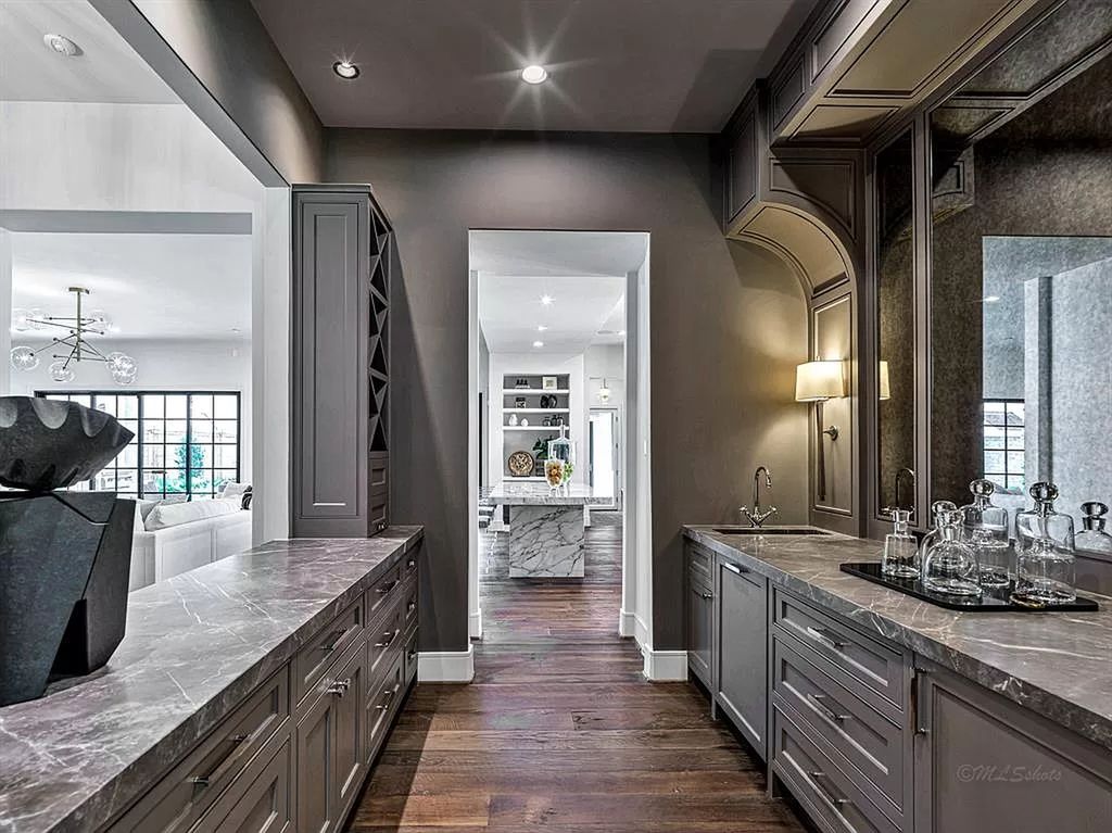 The Home in Houston is new construction River Oaks residence showcases the traditional inspiration with contemporary flair for transitional finishes now available for sale. This home located at 3637 Meadow Lake Ln, Houston, Texas
