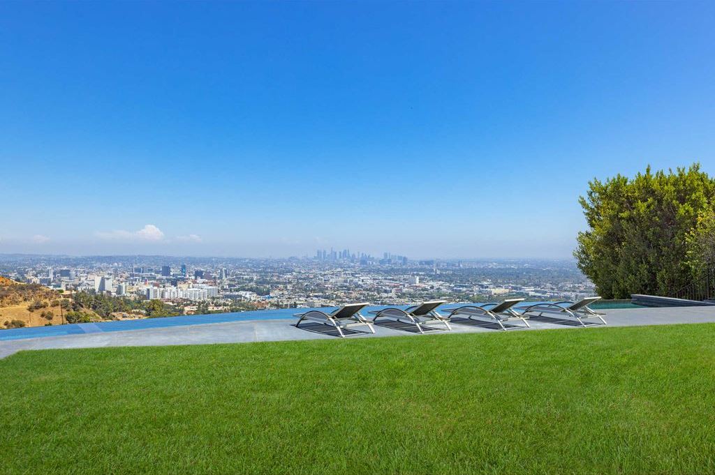 This-6995000-Sunset-Strip-Home-with-Panoramic-City-View-is-the-pinnacle-of-Los-Angeles-Luxury-27