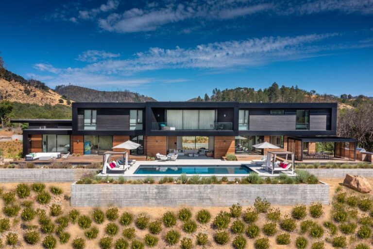 $7.4M Sleek Home in Calistoga with a High Finished Contemporary Design