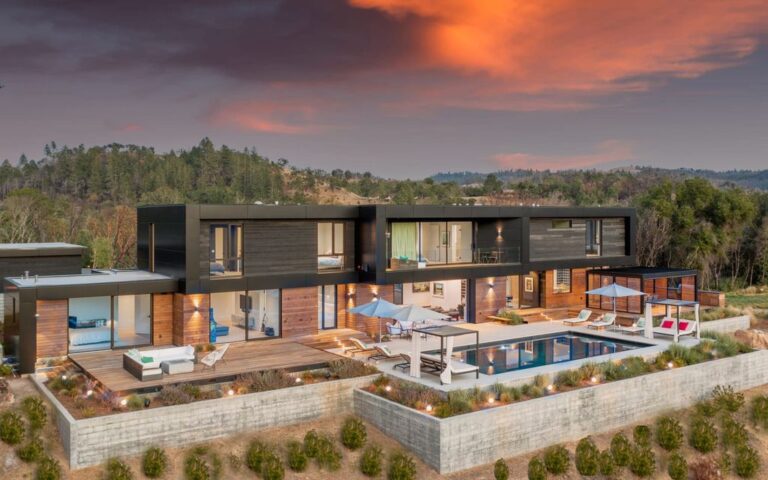 This $7,400,000 Sleek Home in Calistoga with a High Finished Contemporary Design