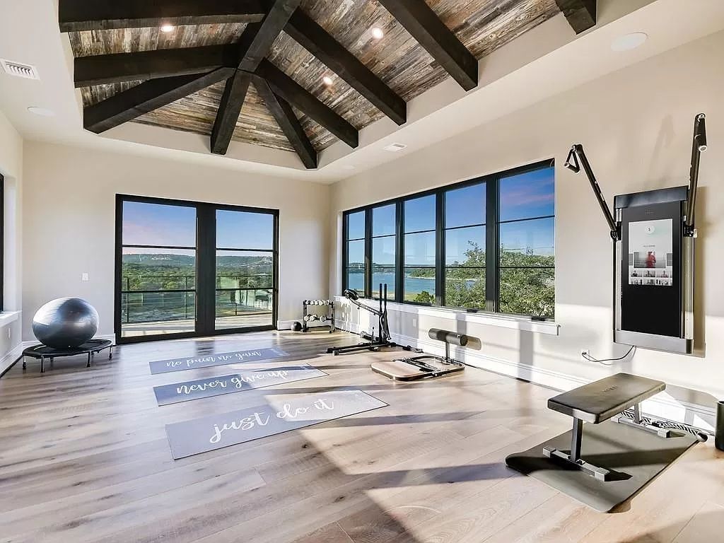 This-8074000-Texas-Home-is-A-Masterpiece-of-Modern-Elegance-on-Lake-Travis-21