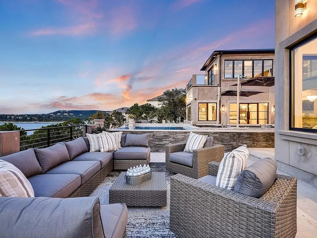 This-8074000-Texas-Home-is-A-Masterpiece-of-Modern-Elegance-on-Lake-Travis-9
