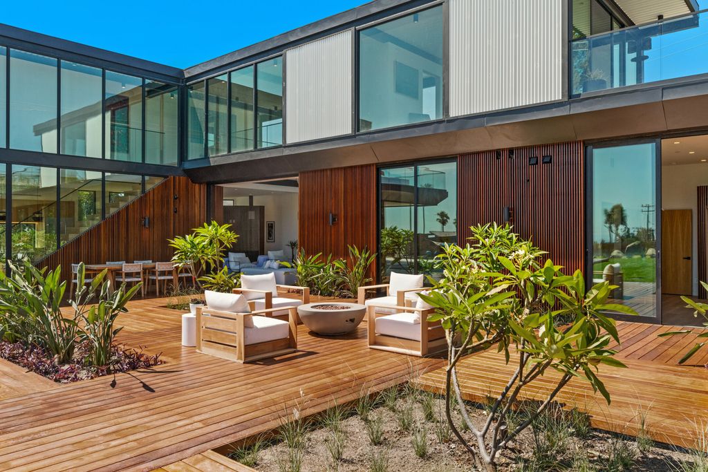 This-8450000-Brand-New-Architectural-Home-in-Malibu-is-An-Entertainers-Dream-15