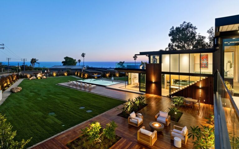 This $8,450,000 Brand New Architectural Home in Malibu is An Entertainer’s Dream