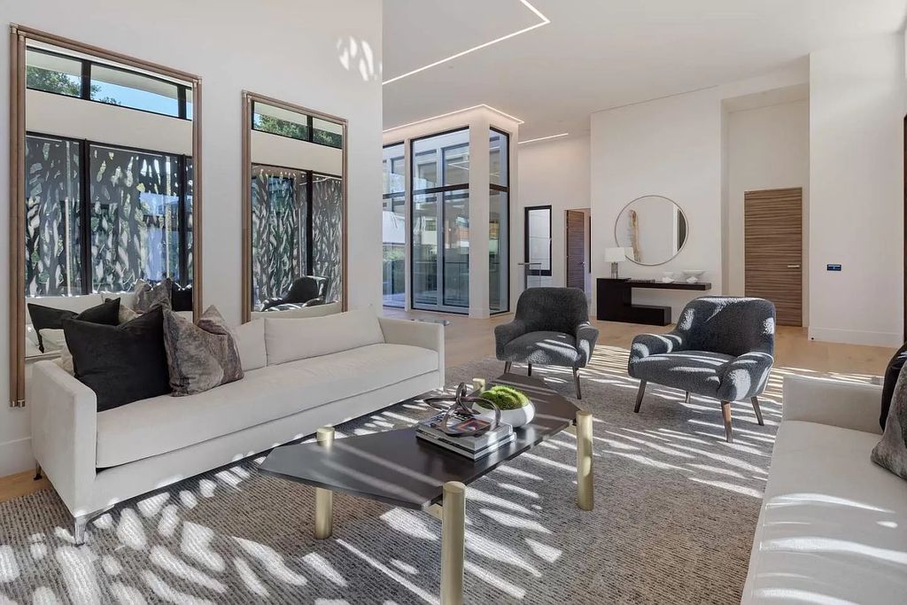 The Home in Palo Alto is an unique property showcases the epitome of luxury modern design and construction innovation now available for sale. This home located at 993 Los Robles Ave, Palo Alto, California
