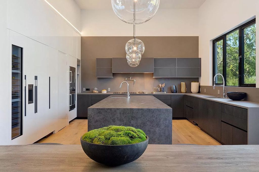 The Home in Palo Alto is an unique property showcases the epitome of luxury modern design and construction innovation now available for sale. This home located at 993 Los Robles Ave, Palo Alto, California