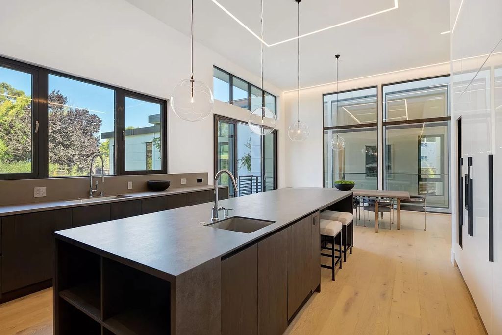 The Home in Palo Alto is an unique property showcases the epitome of luxury modern design and construction innovation now available for sale. This home located at 993 Los Robles Ave, Palo Alto, California