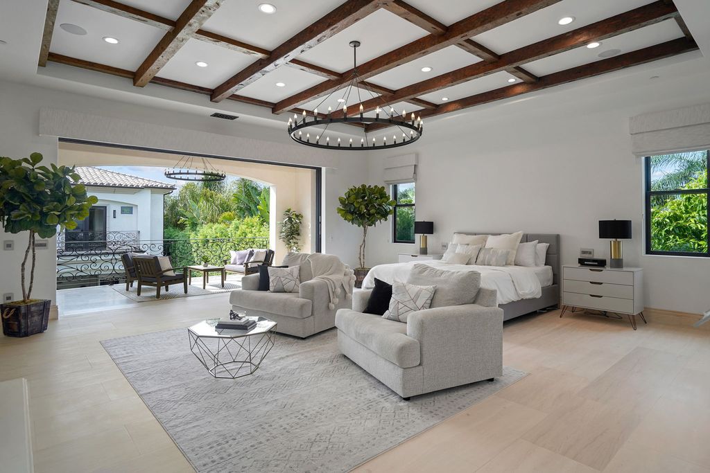 This-9995000-Newport-Beach-Home-boasts-Impeccable-Design-with-A-Resort-Style-Backyard-10
