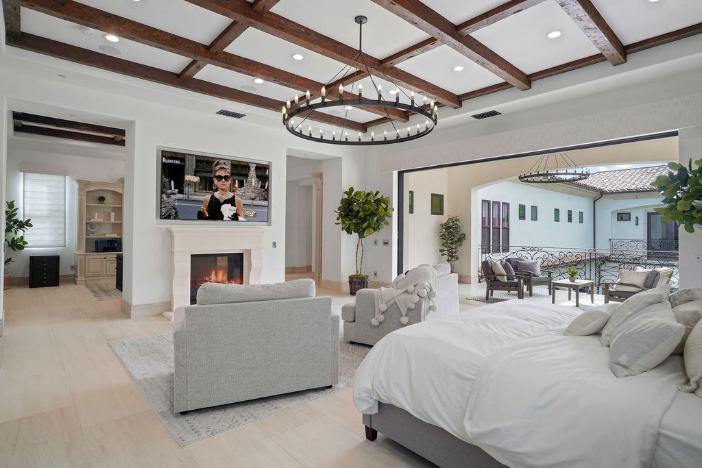 This-9995000-Newport-Beach-Home-boasts-Impeccable-Design-with-A-Resort-Style-Backyard-11