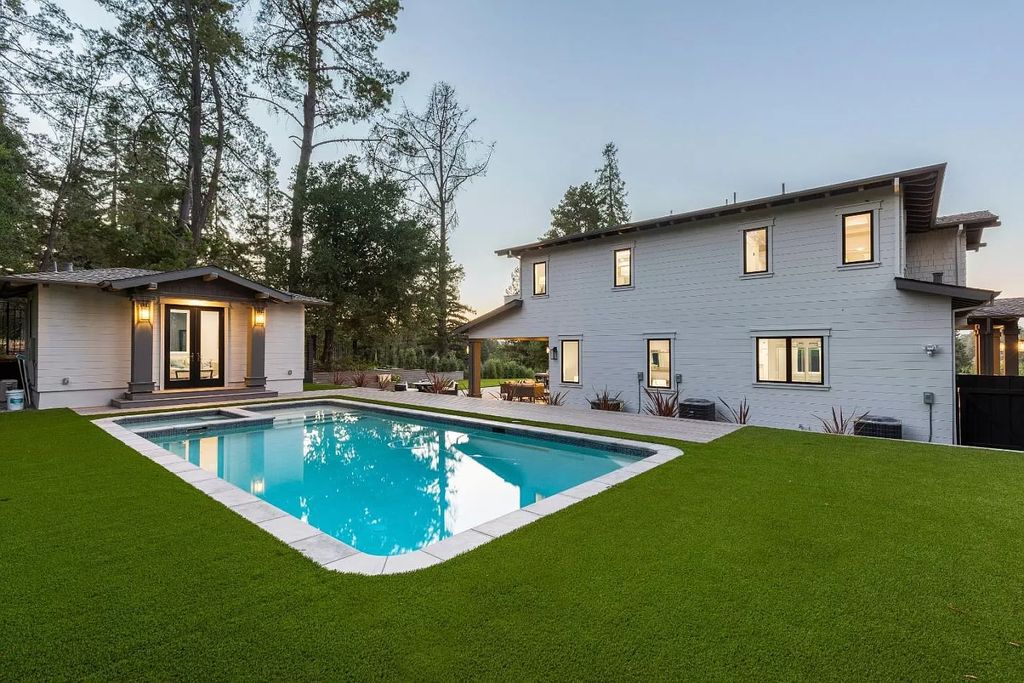 This-9998000-Stunning-Home-in-Menlo-Park-has-an-Eco-friendly-Synthetic-Lawn-24