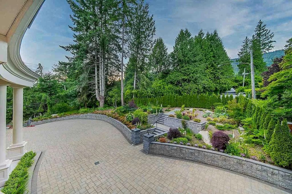 The West Vancouver Estate offers the best of everything now available for sale. This home is located at 1760 29th St, West Vancouver, BC V7V 4M8, Canada