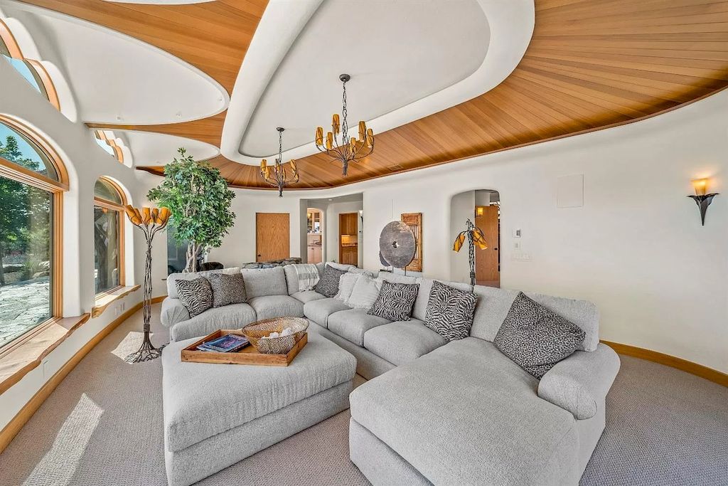 The House in Oregon offers magnificent sanctuary and adventure, as well as convenience now available for sale. This home is located at 2700 N Valley View Rd, Ashland, Oregon