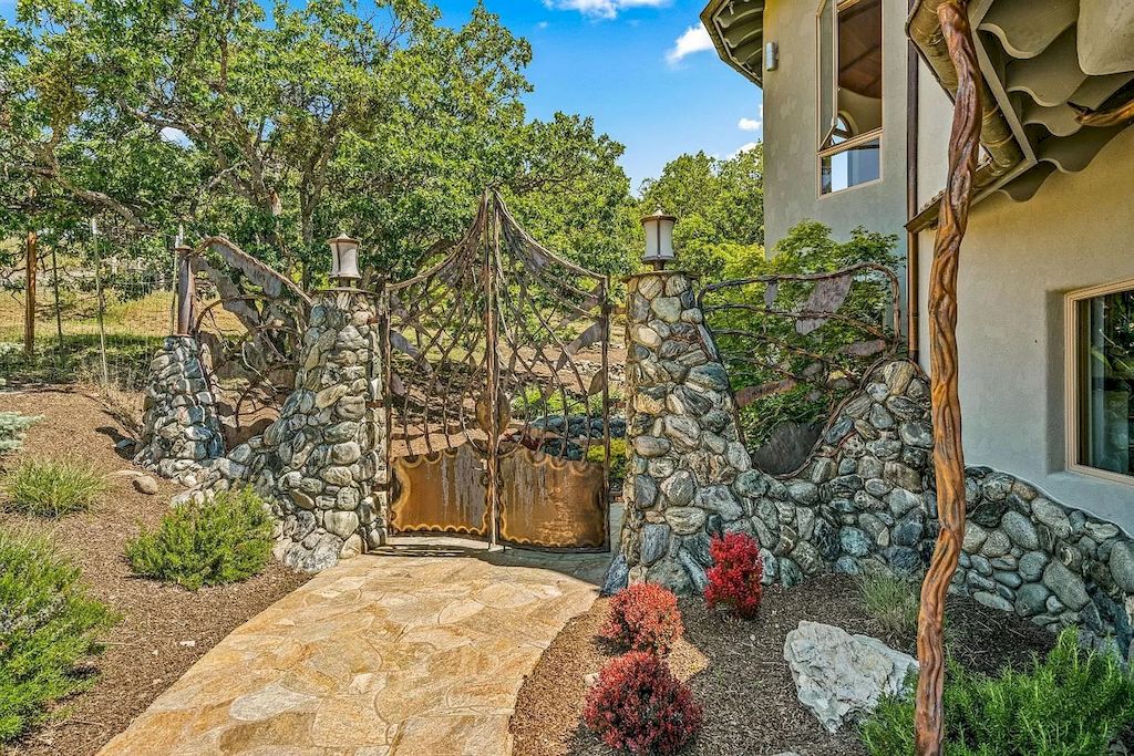 The House in Oregon offers magnificent sanctuary and adventure, as well as convenience now available for sale. This home is located at 2700 N Valley View Rd, Ashland, Oregon