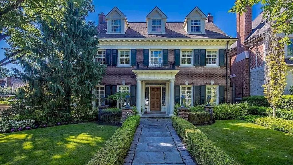 The Traditional And Elegant Home in Ontario is meticulously built with top of line material now available for sale. This home is located at 11 Dewbourne Ave, Toronto, ON M5P 1Z3, Canada