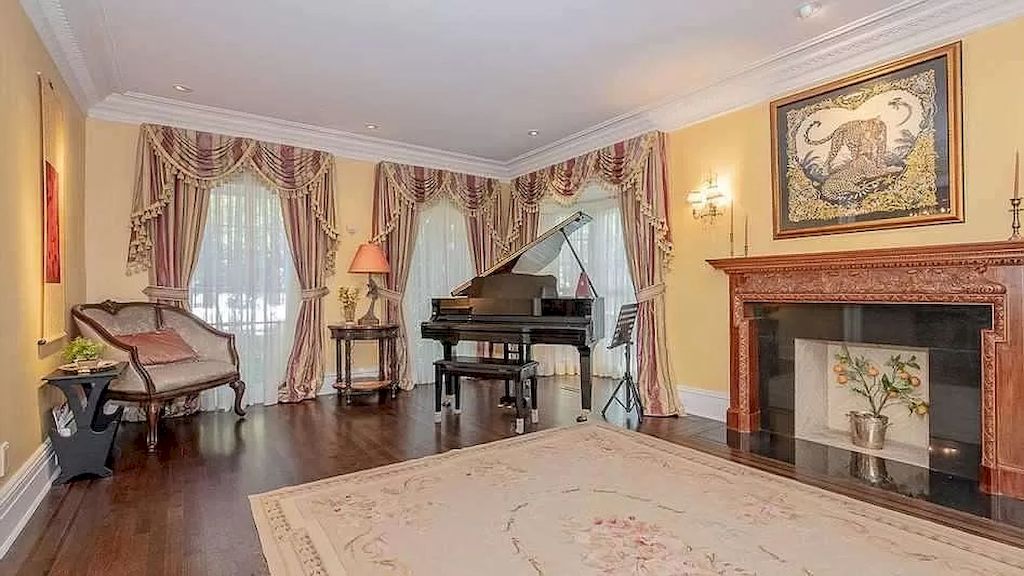 The Traditional And Elegant Home in Ontario is meticulously built with top of line material now available for sale. This home is located at 11 Dewbourne Ave, Toronto, ON M5P 1Z3, Canada