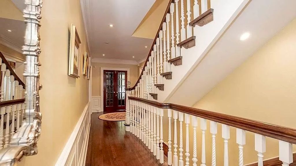 Traditional-And-Elegant-Home-in-Ontario-Sells-for-C7990000-8