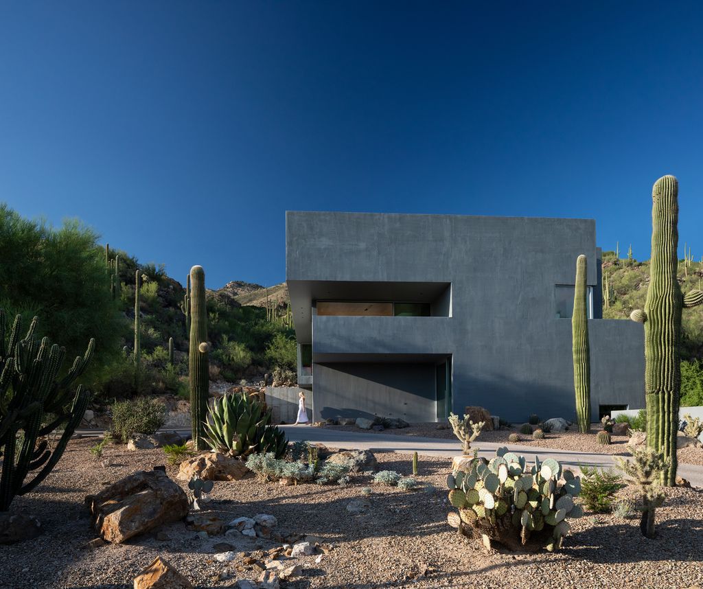 Ventana House like a Majestic Window on the Desert by HK Associates Inc (2)