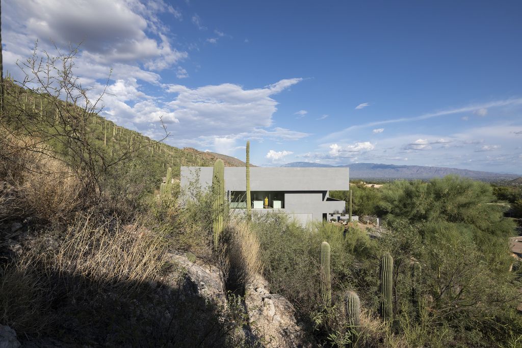 Ventana House like a Majestic Window on the Desert by HK Associates Inc