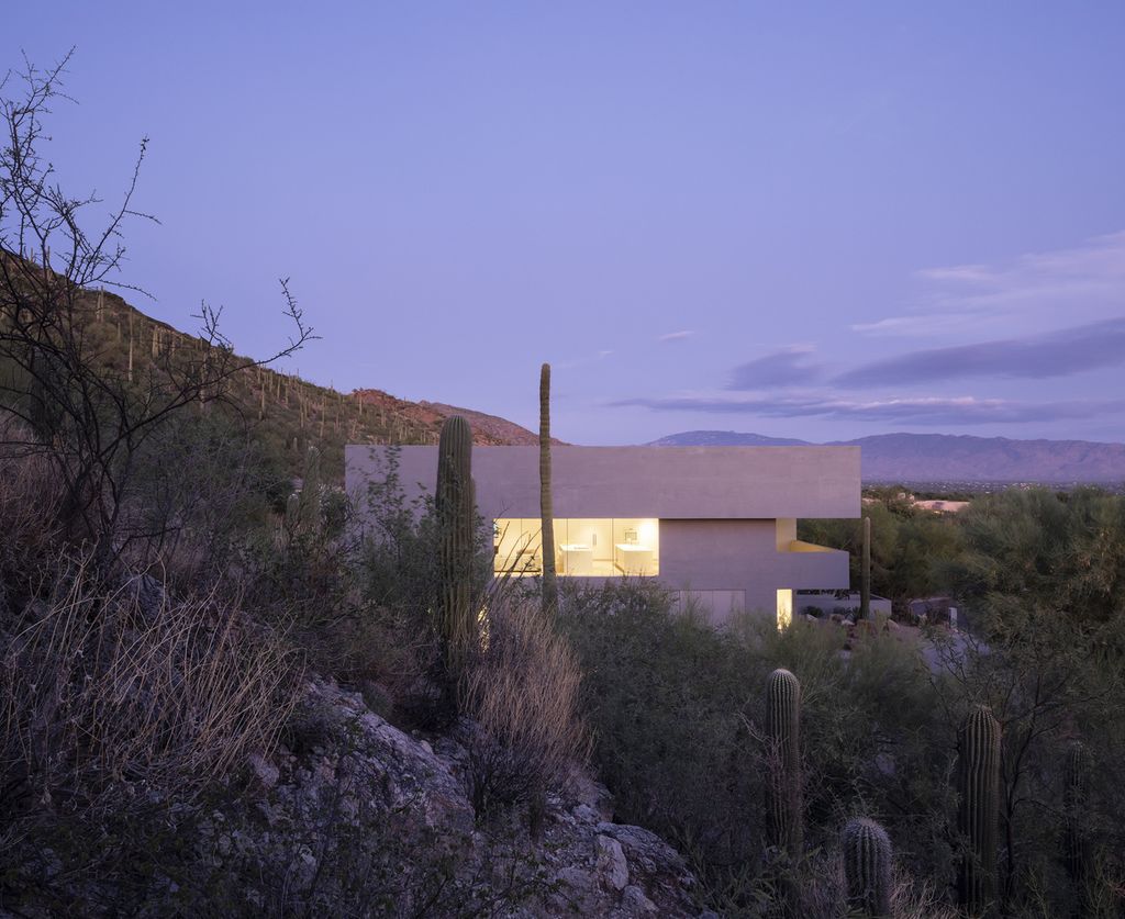 Ventana House like a Majestic Window on the Desert by HK Associates Inc